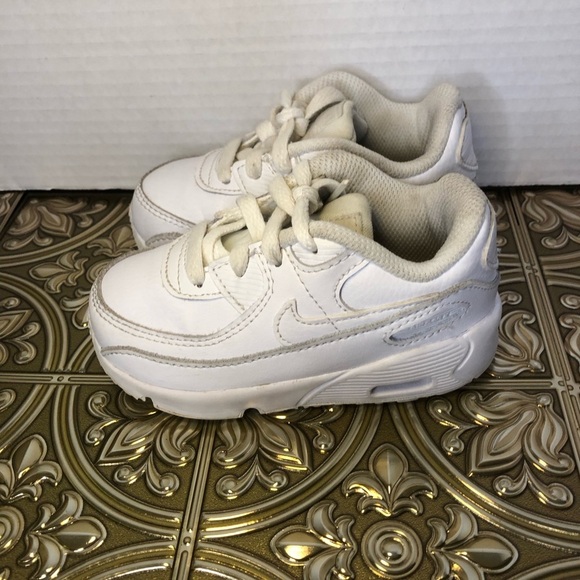 Nike Kids White Sneakers 6C - Picture 6 of 11